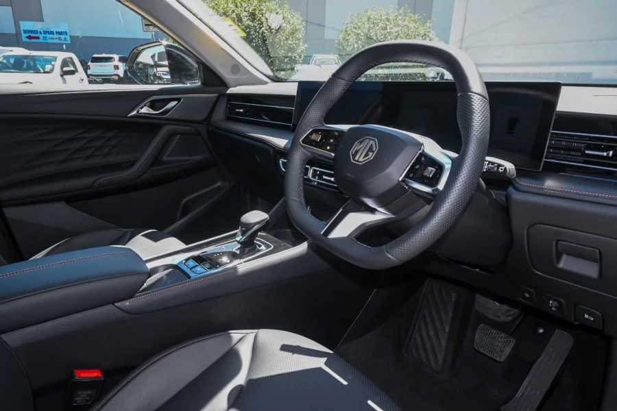 2025 MG HS AS33 Essence Hybrid SUV Image 6