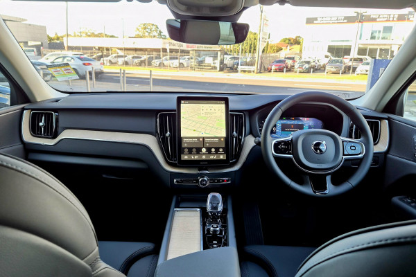 2026 Volvo XC60 UZ Plus T8 Plug-in Hybrid Dark SUV Image 14
