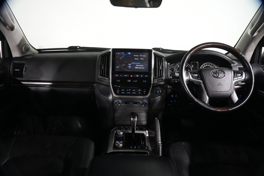 2018 Toyota LandCruiser Sahara SUV