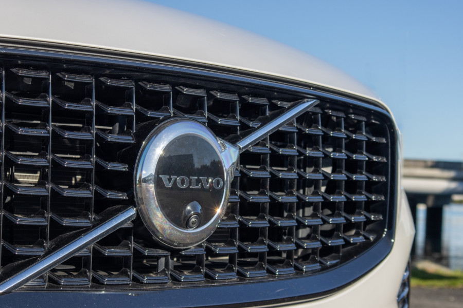 2022 Volvo XC60 T8 Ultimate Recharge PHEV SUV Image 10