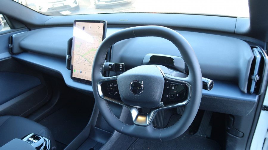 2025 Volvo EX30  Single Motor Extended Range Ultra SUV Image 15