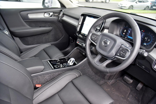 2024 MY25 Volvo XC40  Ultra B4 Bright SUV Image 5