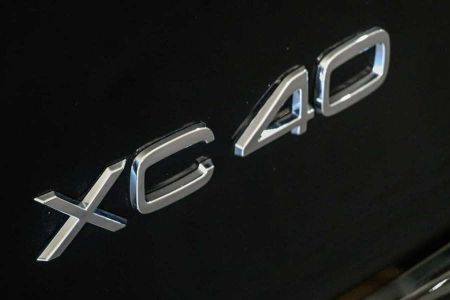 2019 Volvo XC40 XZ T4 Momentum Suv Image 12