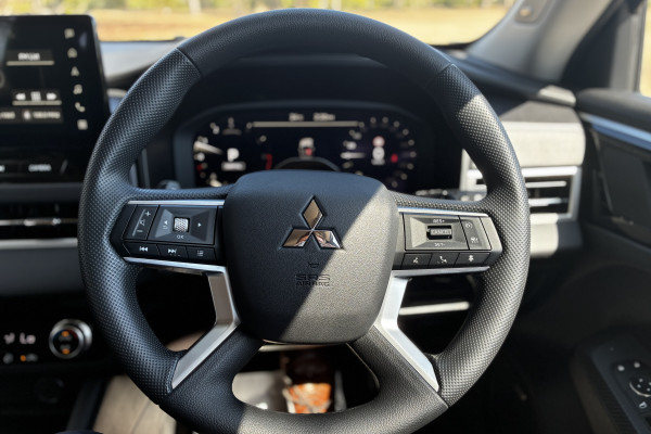 2026 Mitsubishi Outlander ZM ES SUV Image 14