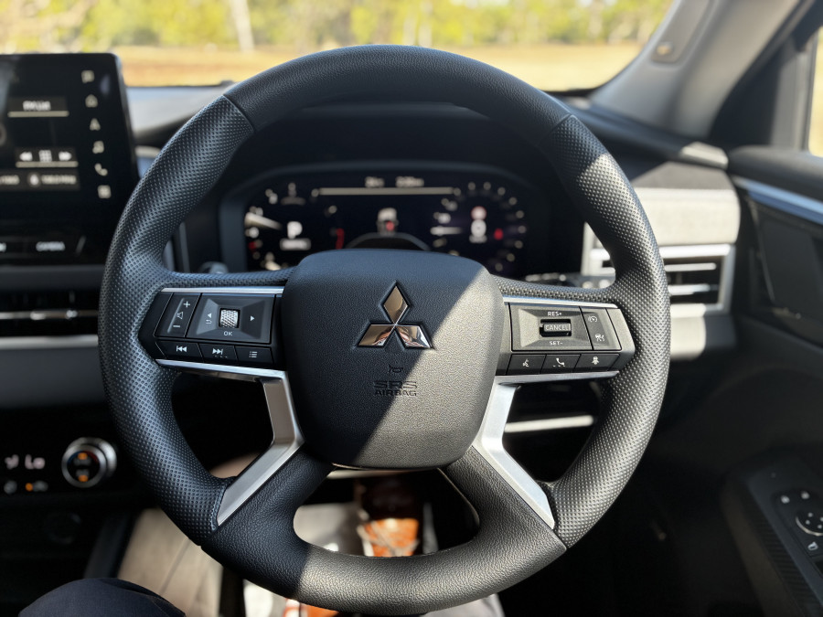2026 Mitsubishi Outlander ZM ES SUV Image 14