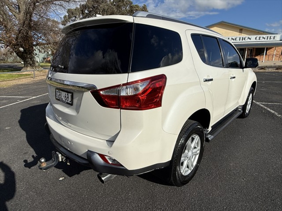 2016 MY15.5 Isuzu MU-X LS-T SUV Image 3