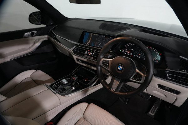 2020 BMW X7 M50i SUV image 12