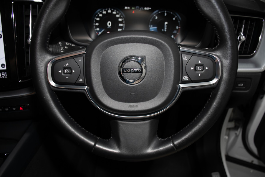 2019 Volvo XC60 UZ D4 Momentum SUV Image 16