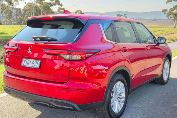 2022 MY22.5 Mitsubishi Outlander ZM ES SUV Image 7