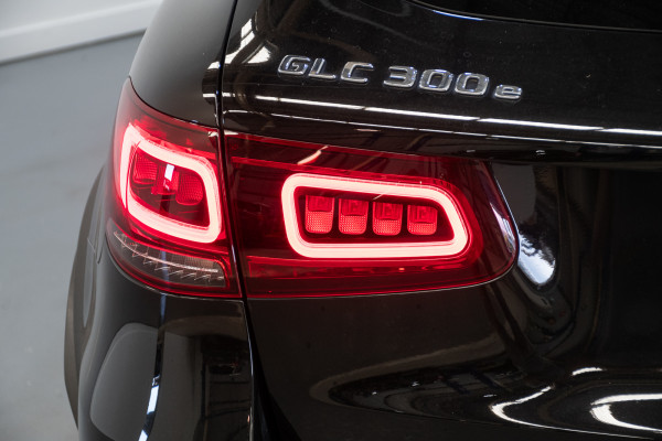 2022 Mercedes-Benz GLC-Class GLC300 e SUV Image 11