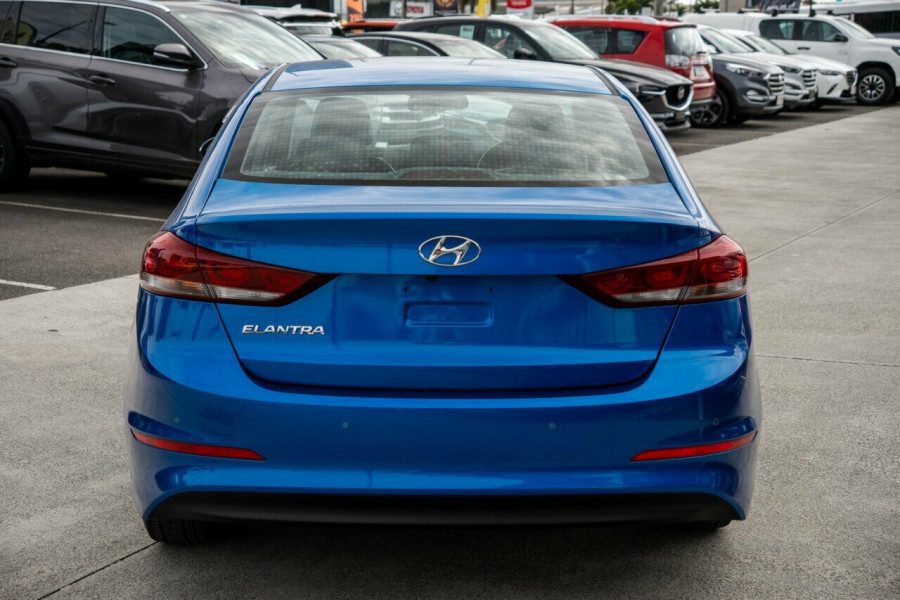 2018 Hyundai Elantra AD Trophy Sedan Image 3