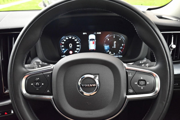 2019 MY20 Volvo XC60 UZ D4 Momentum SUV Image 7