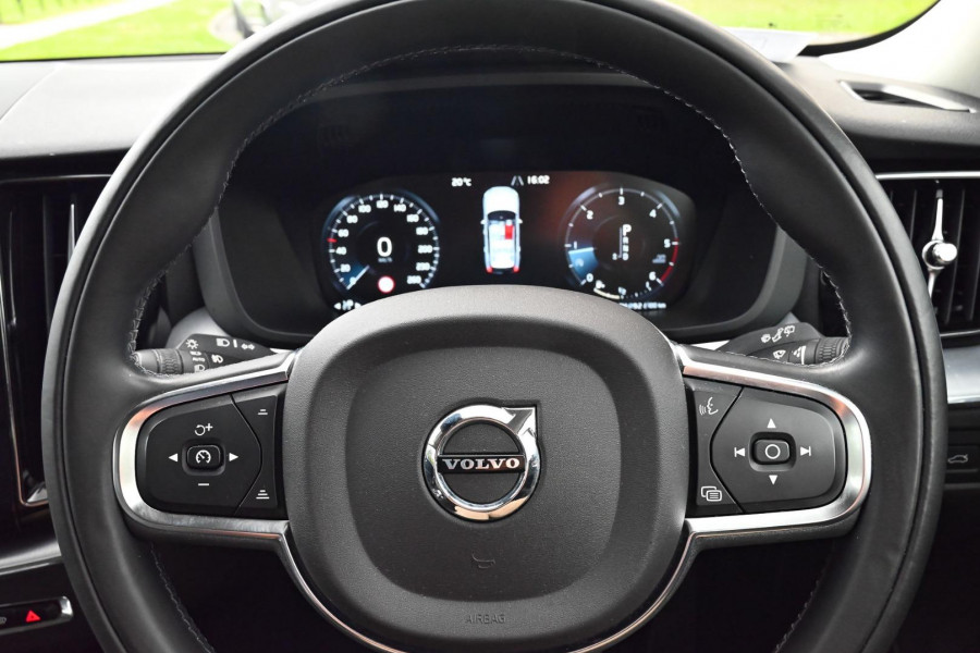 2019 MY20 Volvo XC60 UZ D4 Momentum SUV