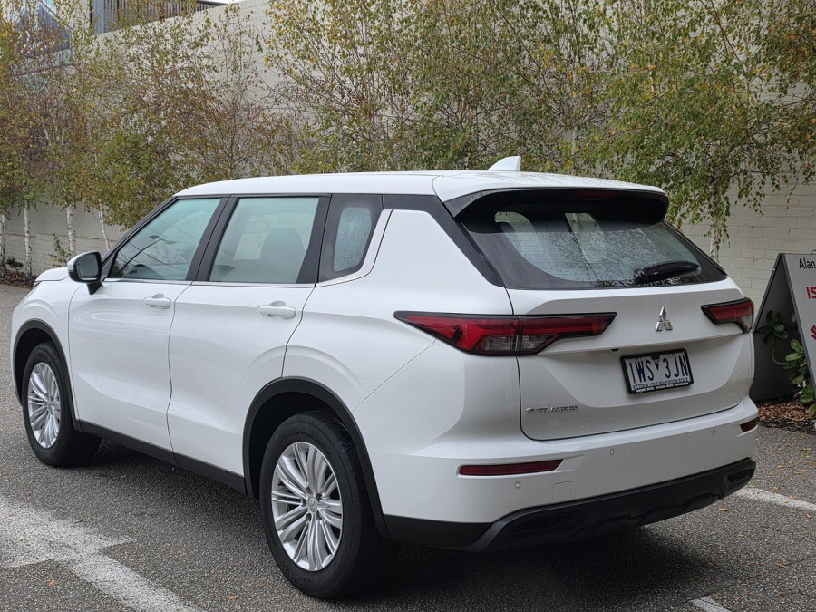 2023 Mitsubishi Outlander ZM ES SUV Image 5