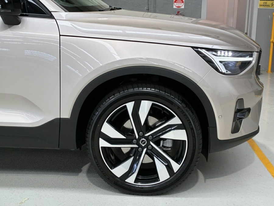 2023 Volvo XC40 XZ Ultimate B5 Dark SUV Image 4