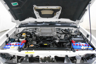 2014 Nissan Navara ST-R Utility crew cab