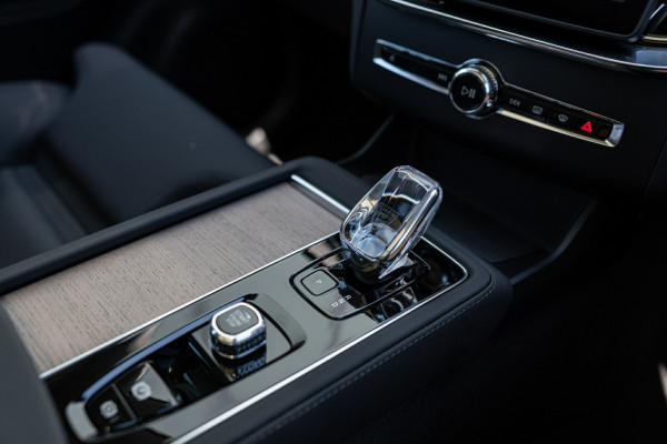 2025 MY26 Volvo XC90 L Series Plus T8 Plug-in Hybrid Dark SUV Image 30