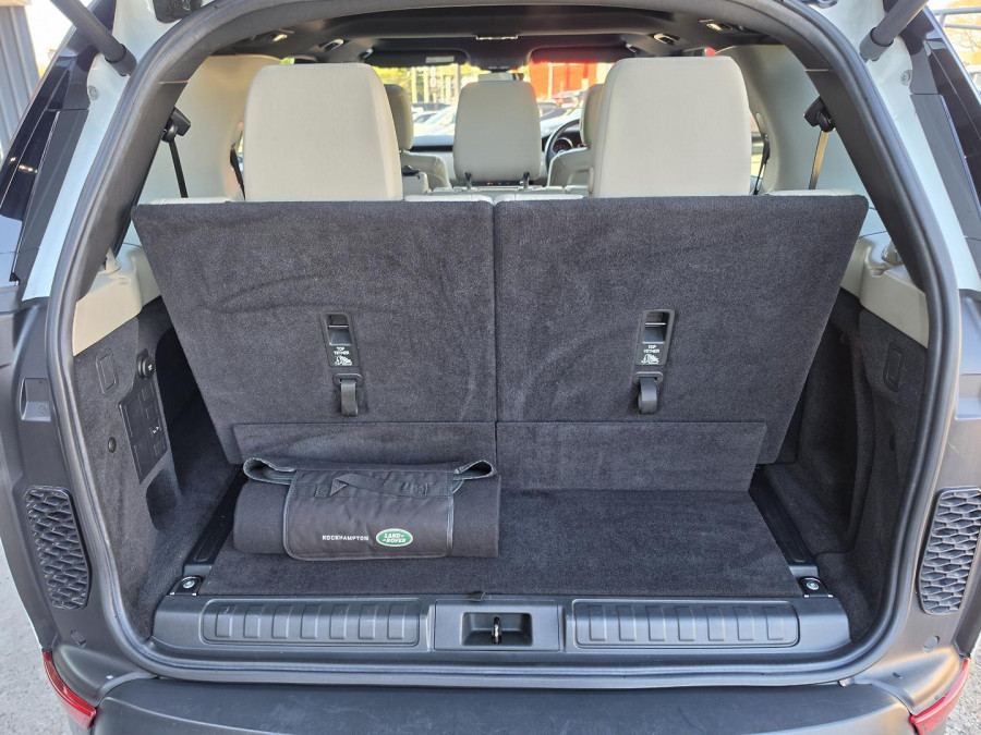 2018 Land Rover Discovery Series 5 SE SUV Image 15