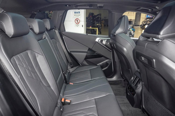 2025 BMW X3 G45 30e xDrive SUV image 17