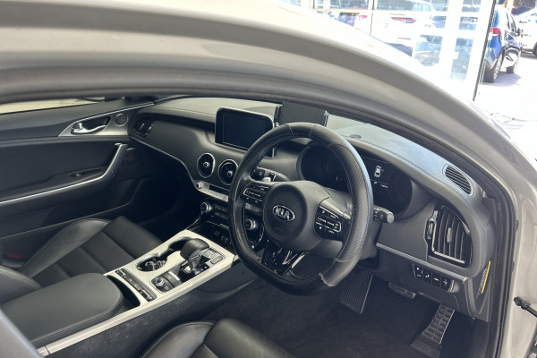 2017 MY18 Kia Stinger CK GT Coupe Image 8