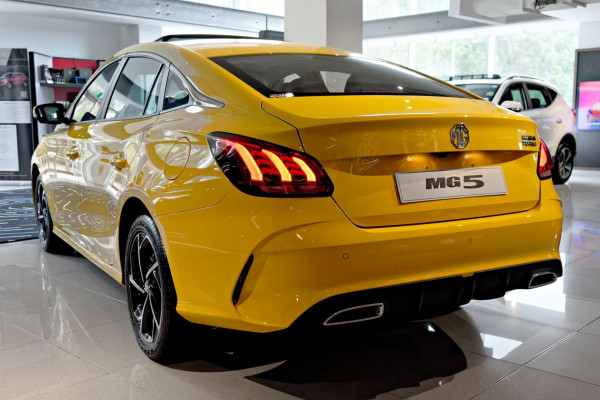 2023 MG MG5  Essence Sedan