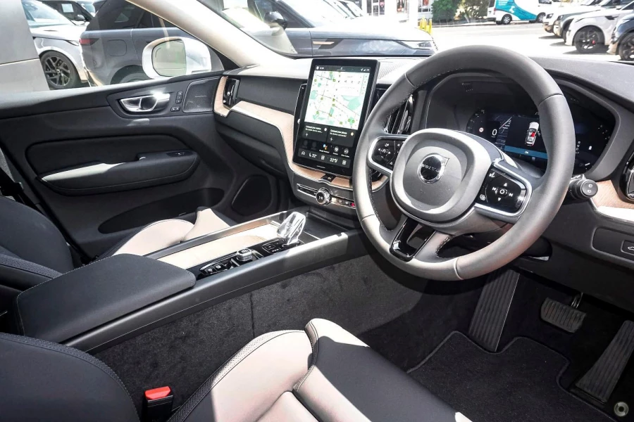2025 MY26 Volvo XC60 UZ Plus B5 Bright SUV Image 4