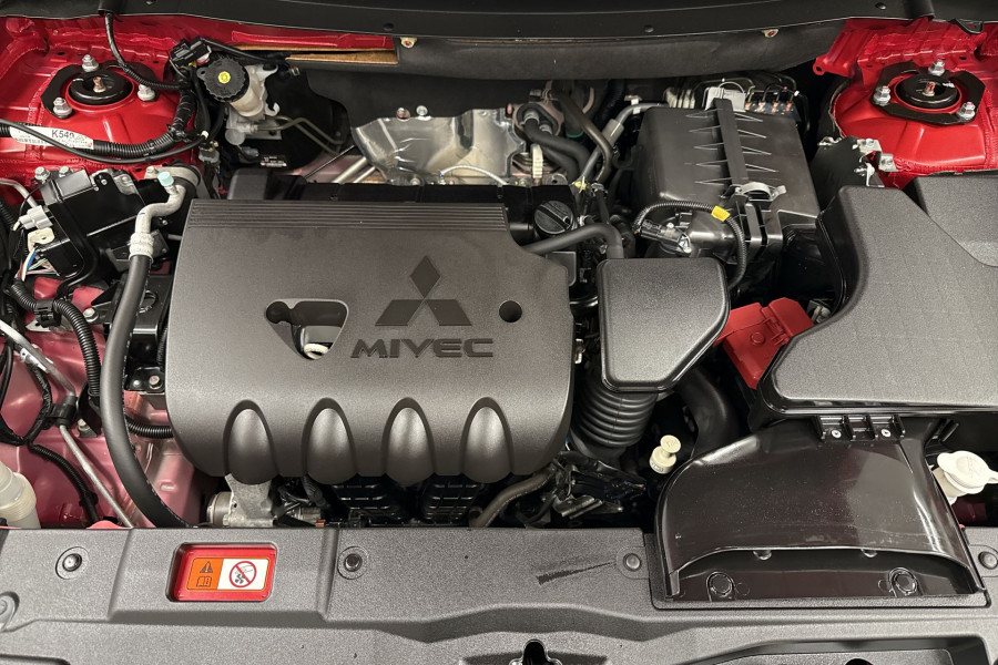 2019 Mitsubishi Outlander ZL LS SUV Image 10
