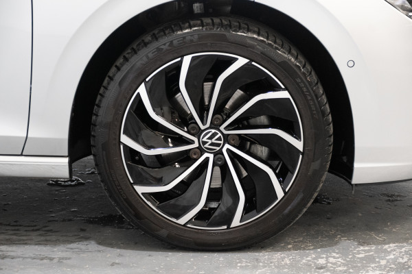2022 Volkswagen Golf 8 110TSI Life Hatch Image 5