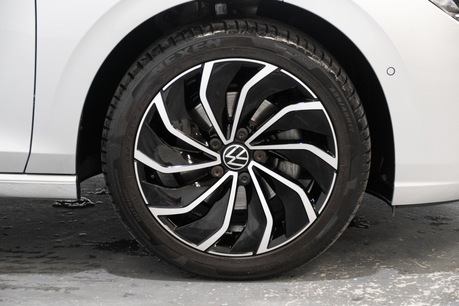 2022 Volkswagen Golf 8 110TSI Life Hatch Image 5