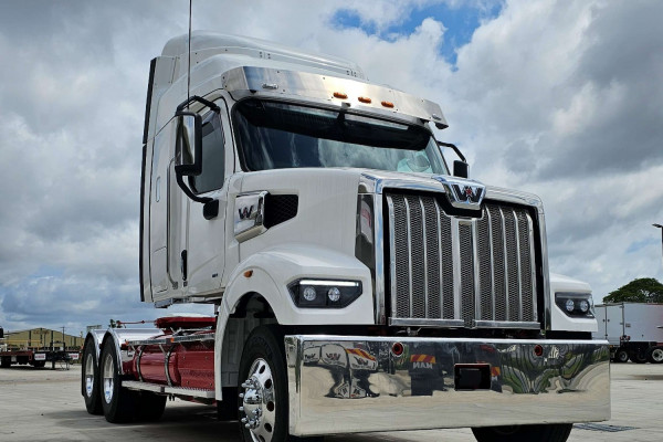 2024 Western Star 48x Cab Chassis Image 1
