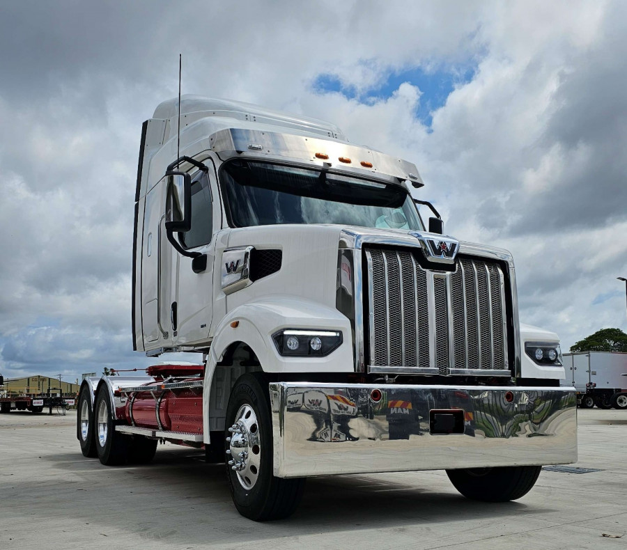2024 Western Star 48x Cab Chassis Image 1