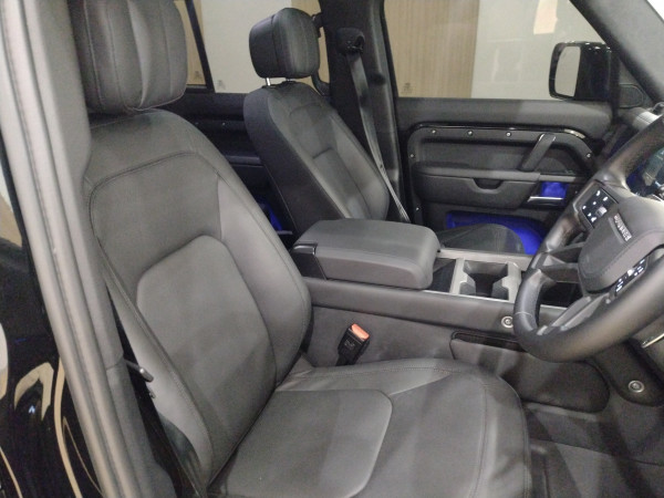 2024 MY25 Land Rover Defender L663 110 P525 V8 SUV image 9
