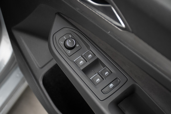 2025 MY26 Volkswagen Golf 8.5 110TSI Style Hatch Image 16
