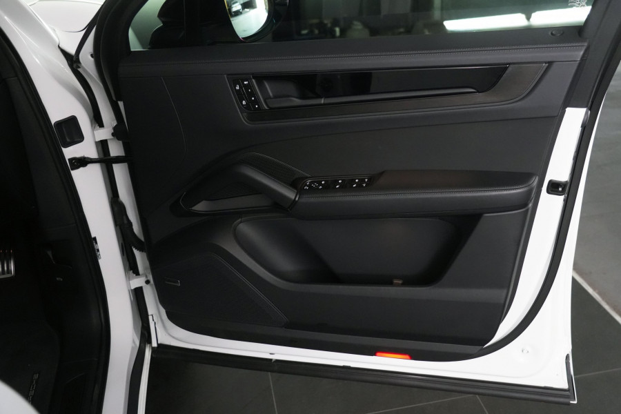 2026 Porsche Cayenne GTS SUV Image 31