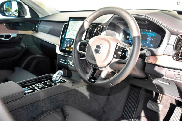 2026 Volvo XC90 L Series Plus T8 Plug-in Hybrid Dark SUV Image 6