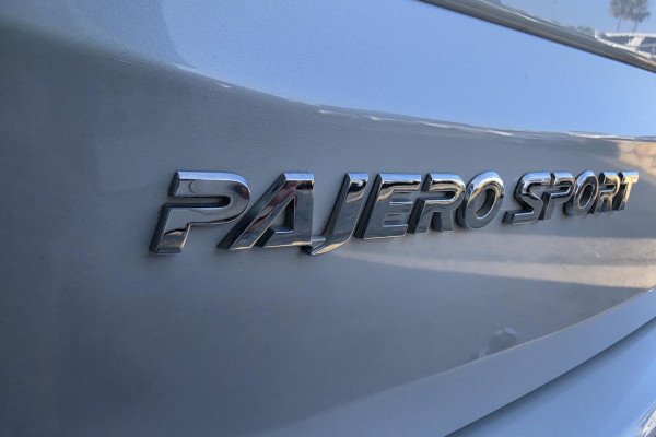 2020 Mitsubishi Pajero Sport QE GLS SUV Image 14
