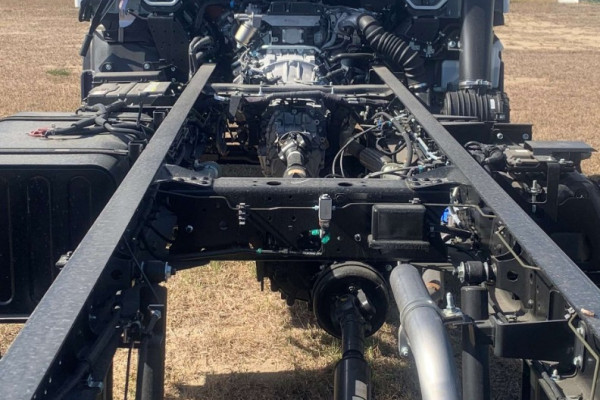 2026 Isuzu  NPS 75-175 MT D34 Cab Chassis Image 7