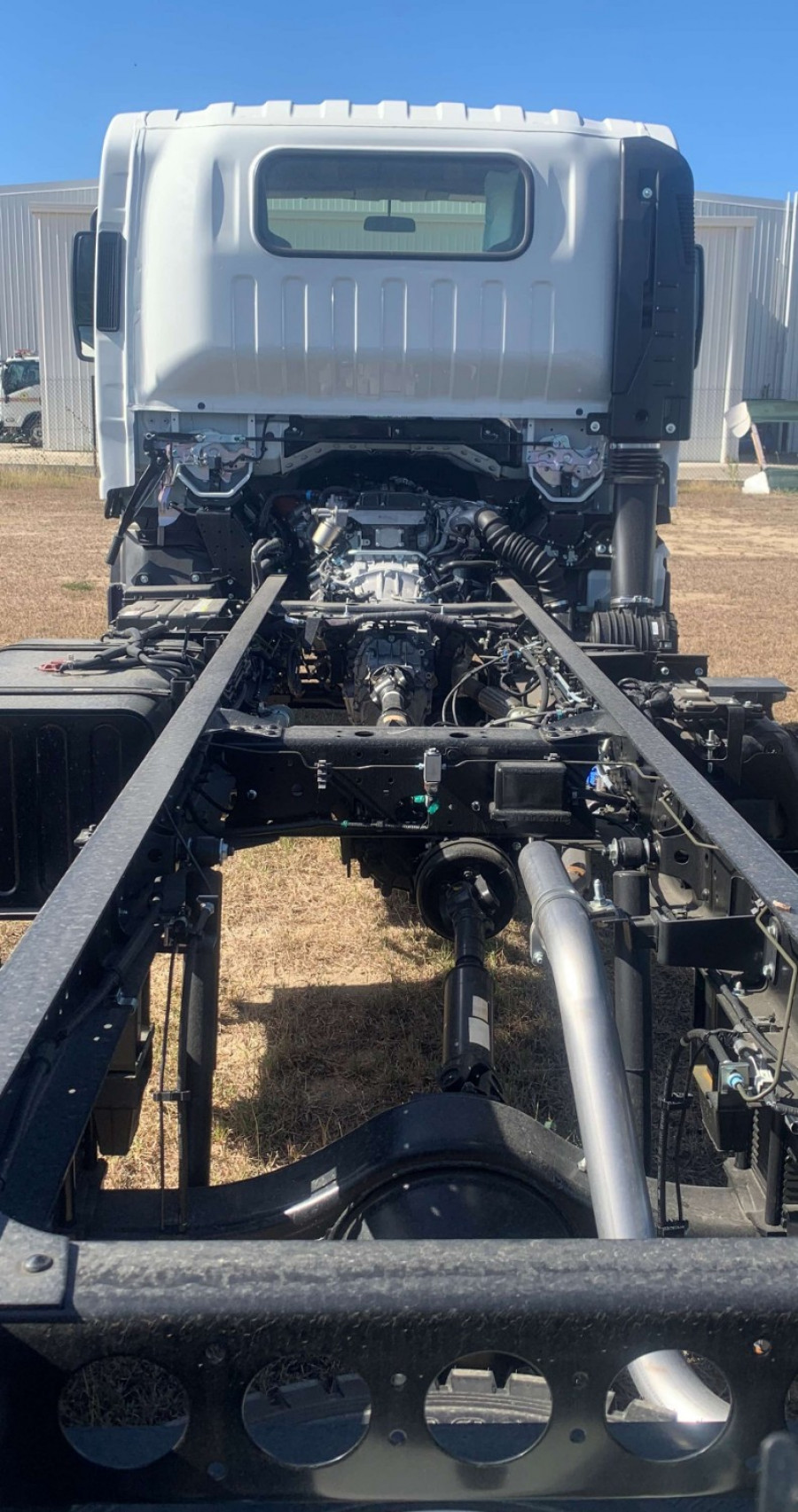 2026 Isuzu  NPS 75-175 MT D34 Cab Chassis Image 7
