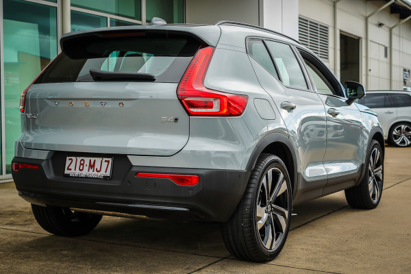 2024 MY25 Volvo XC40 XZ Ultra B4 Dark SUV Image 4