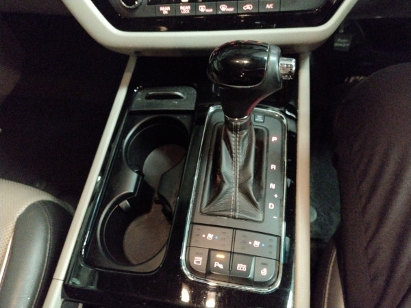 2015 MY16 Kia Carnival YP Platinum People Mover image 19
