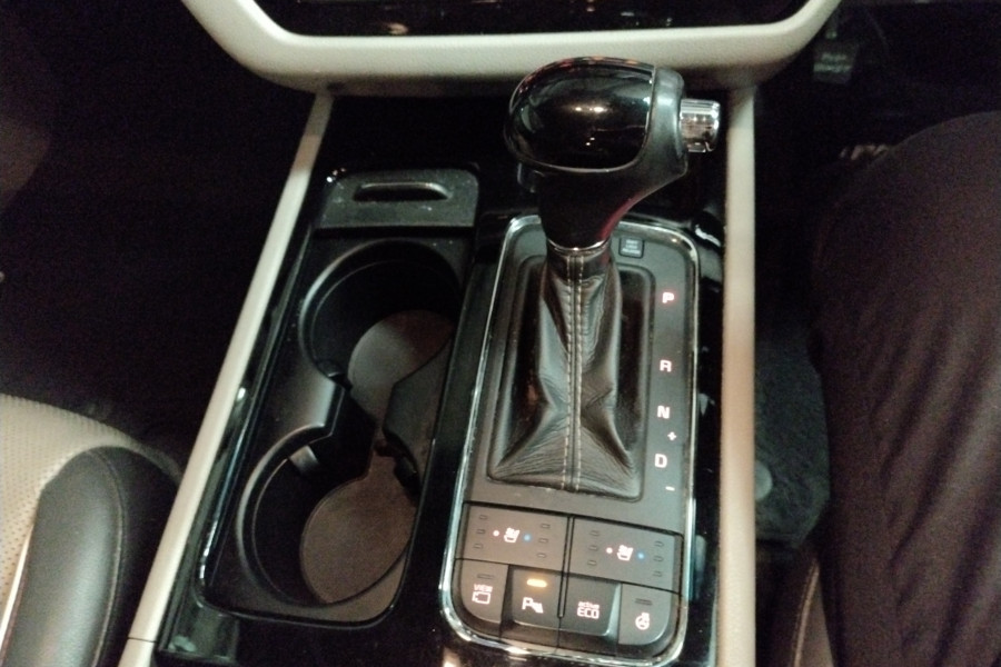 2015 MY16 Kia Carnival YP Platinum People Mover