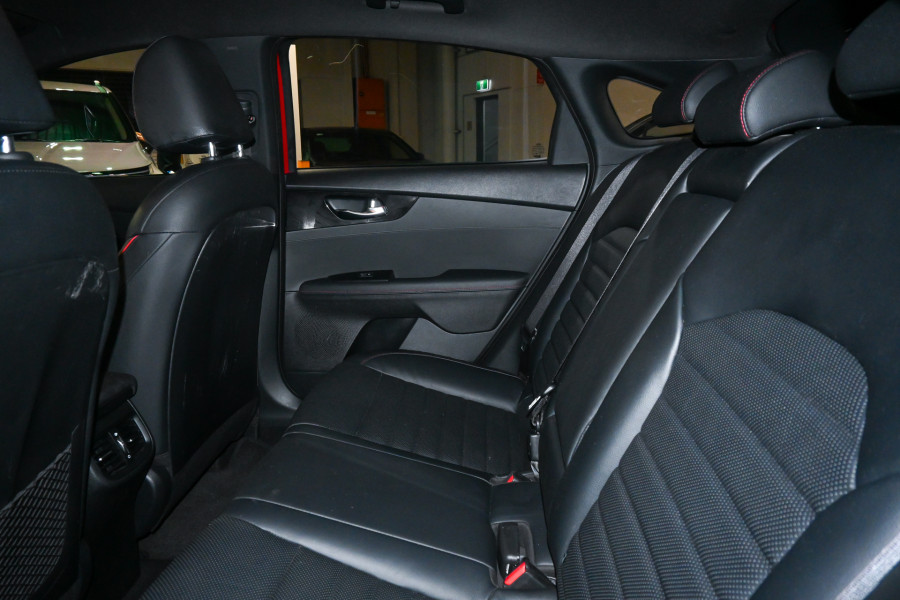 2021 MY22 Kia Cerato BD GT Hatch Image 9