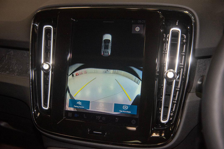 2024 Volvo C40  Recharge SUV Image 15