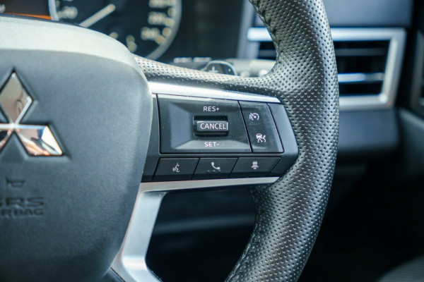2024 Mitsubishi Outlander ZM LS SUV Image 10