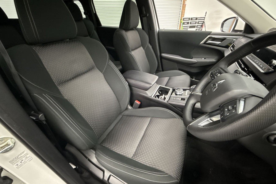 2023 MY24 Mitsubishi Outlander ZM LS SUV Image 21