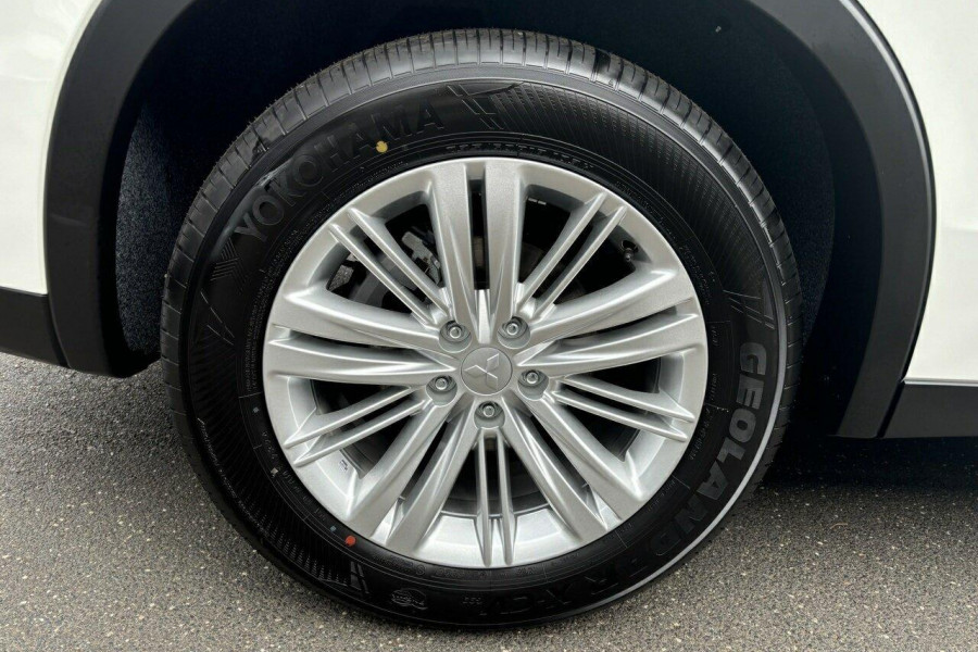 2024 Mitsubishi Outlander ZM ES SUV Image 10