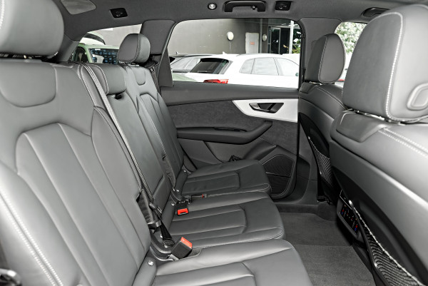 2026 MY25 Audi Q7 4M TFSI 250kW S line SUV image 9