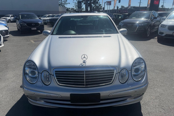 2004 Mercedes-Benz E-Class W211 E500 Elegance Sedan Image 3