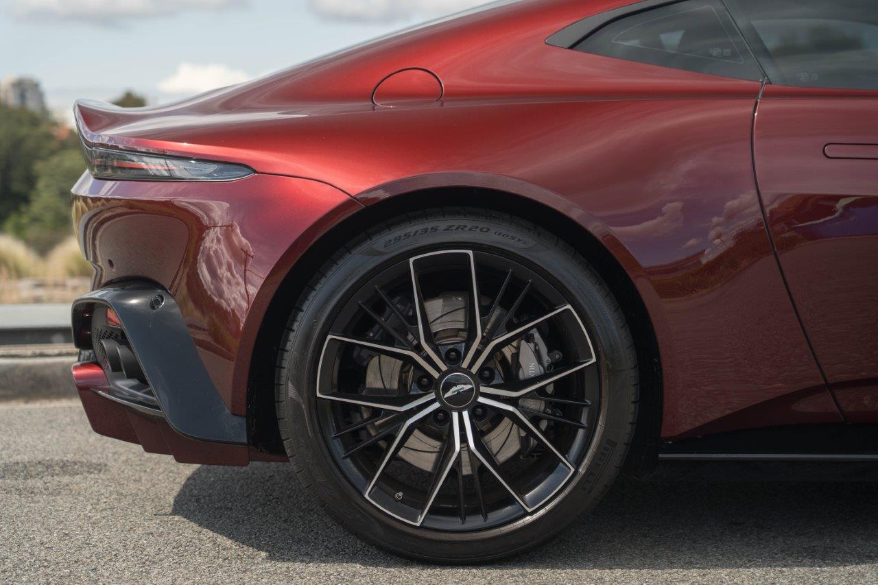 2022 Aston Martin Vantage  Coupe Image 9