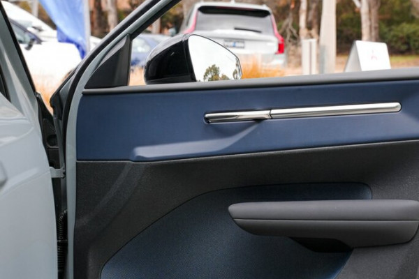 2024 MY25 Volvo EX30  Single Motor Extended Range Ultra SUV Image 18